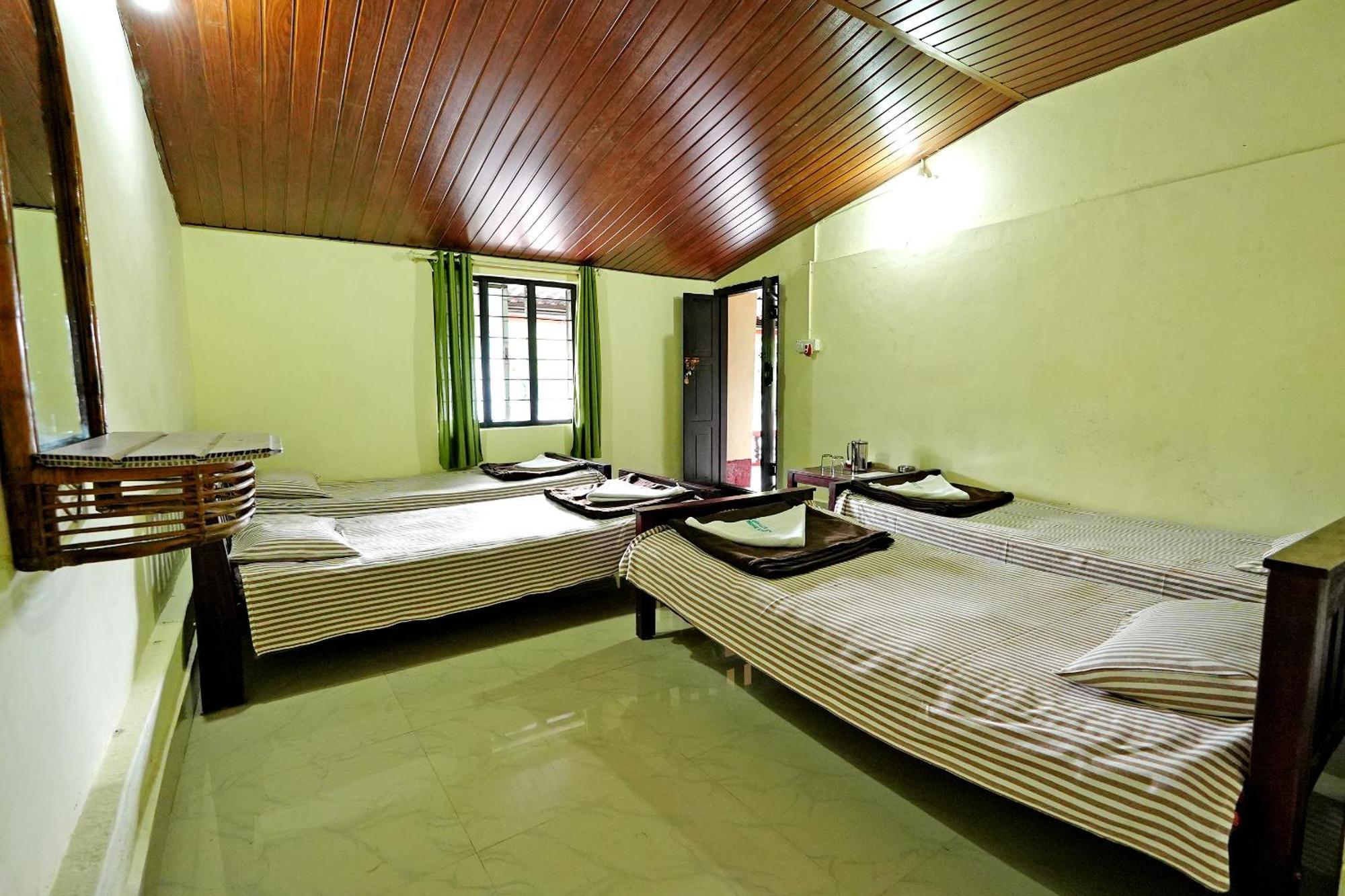 Leisure Homestay - Pool, Boating, Zipline, Home Food, Estate Chikmagalūr Exteriör bild