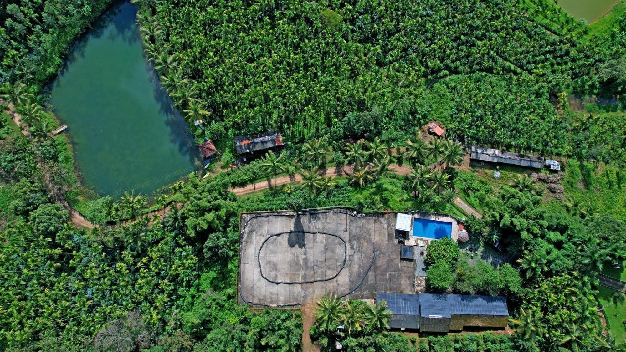 Leisure Homestay - Pool, Boating, Zipline, Home Food, Estate Chikmagalūr Exteriör bild