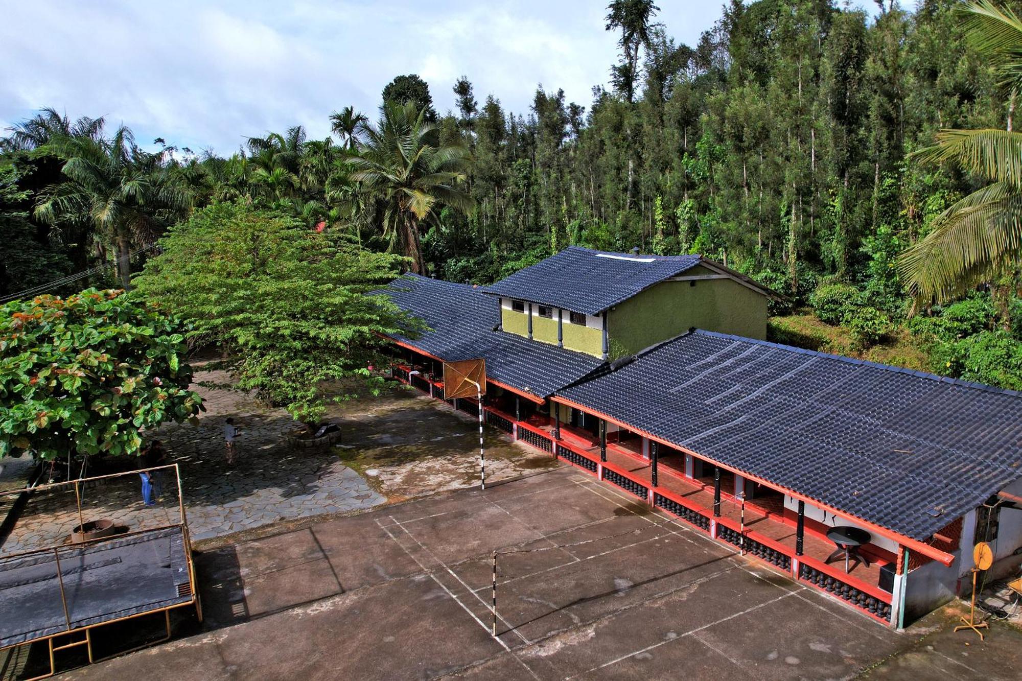 Leisure Homestay - Pool, Boating, Zipline, Home Food, Estate Chikmagalūr Exteriör bild
